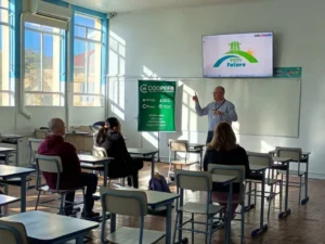 Sérgio Lutz apresenta o projeto Pontes para o Futuro aos jovens atípicos e familiares